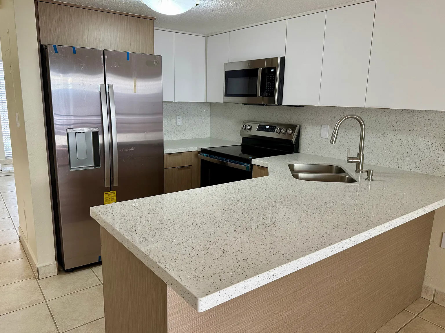 2 bed, 867 sqft, $2,300 — Photo 1