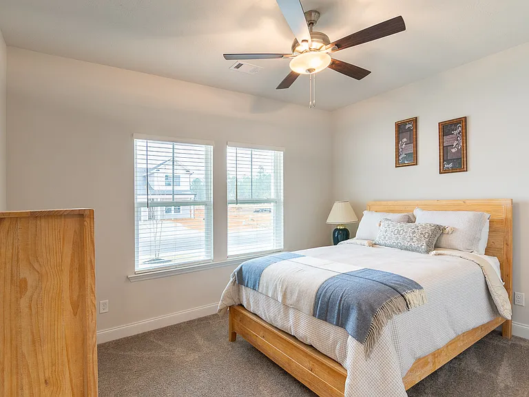 1091 Primrose Dr — Photo 16