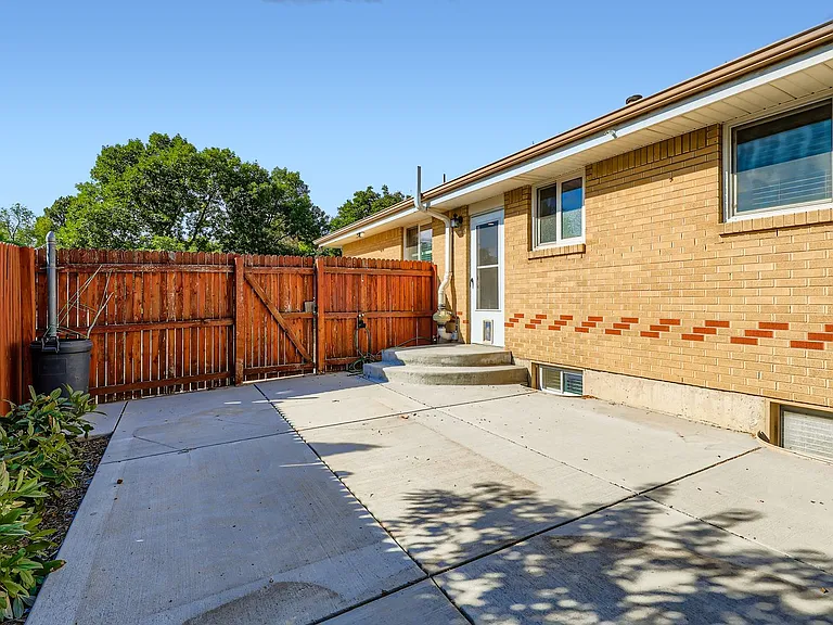 3195 W Mexico Ave — Photo 24