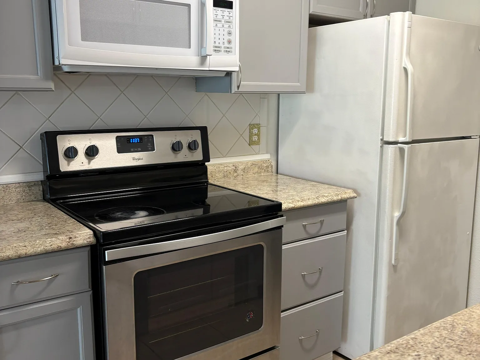 2 bed, 1100 sqft, $1,450 — Photo 2