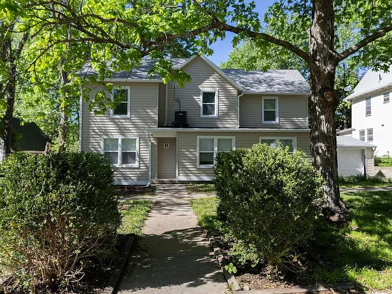 916 Grove St #B — Photo 2