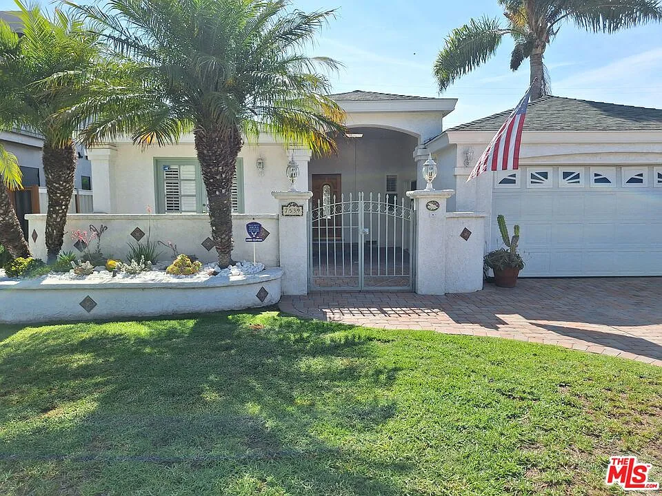 3 bed, 3.0 bath, 1834 sqft, $7,900 — Photo 2