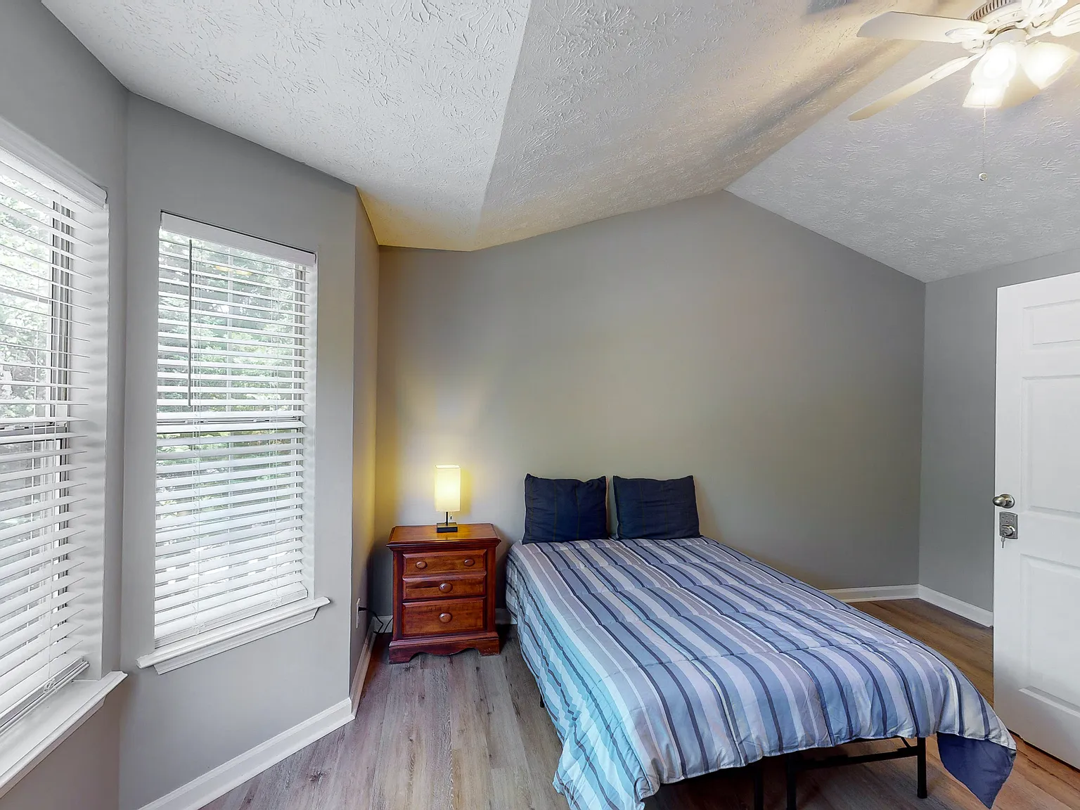 4 bed, 2.0 bath, 1736 sqft, $763 — Photo 3