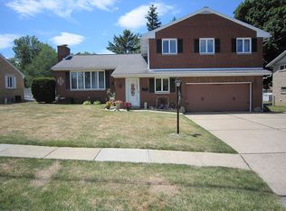 8 Mayflower Dr, Uniontown, PA