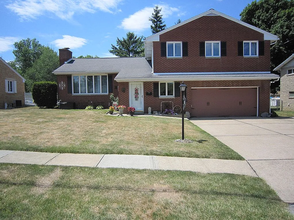 8 Mayflower Dr photo 1