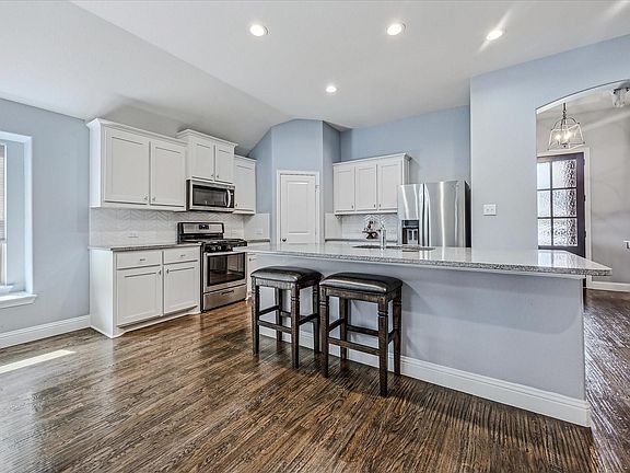 4th image of 511 Ranchwood Dr