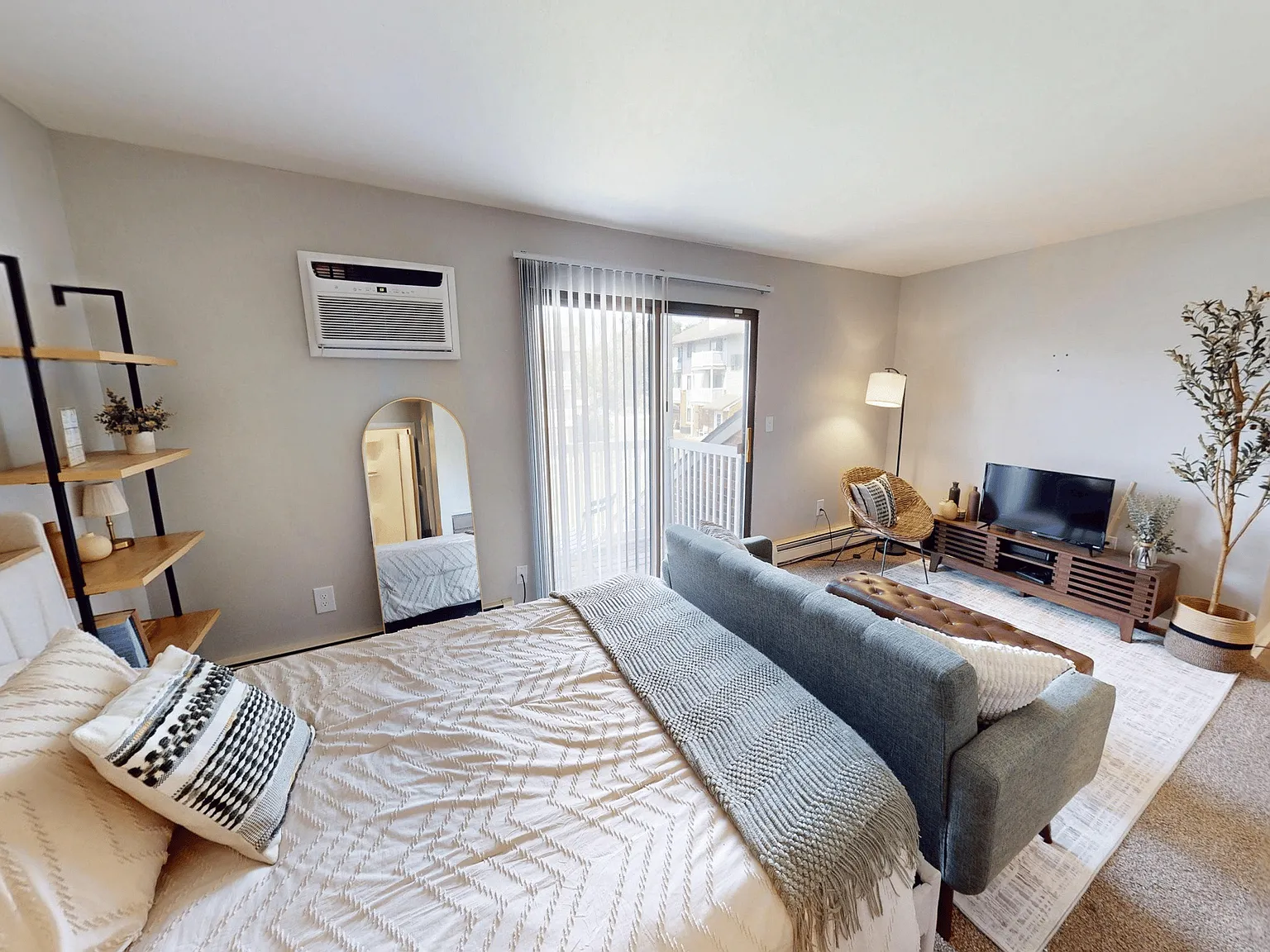 Eastland Apartments — Photo 4