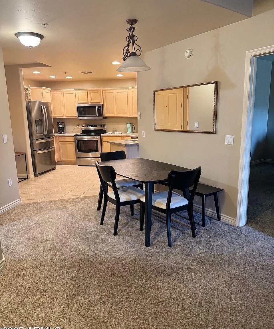 2 bed, 2.0 bath, 1423 sqft, $2,500 — Photo 2