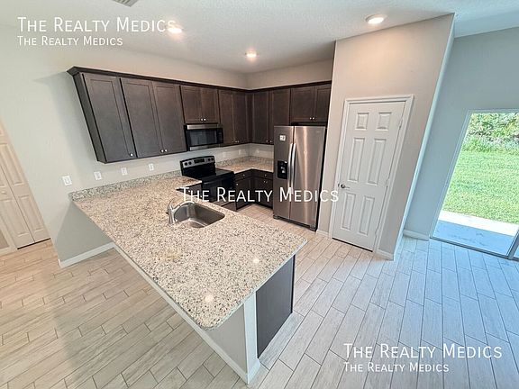 3rd image of 370 San Remo Rd SW