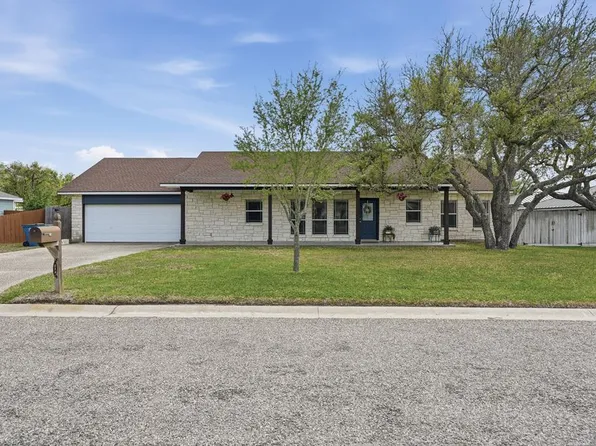 110 Sanleanna Dr, Rockport, TX 78382