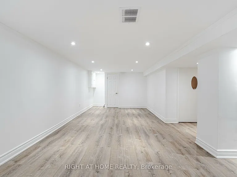 154 Martin Grove Rd — Photo 29