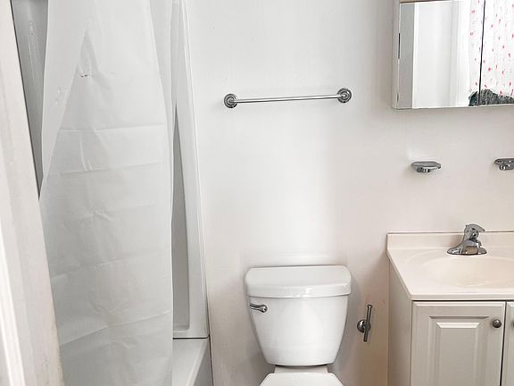 5th image of 5 Frederick St APT A1