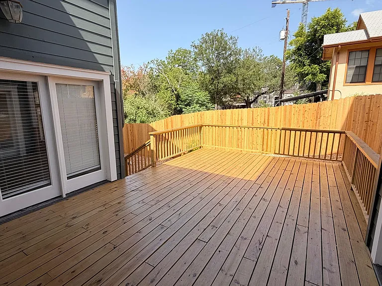 804 E Dean Keeton St — Photo 3