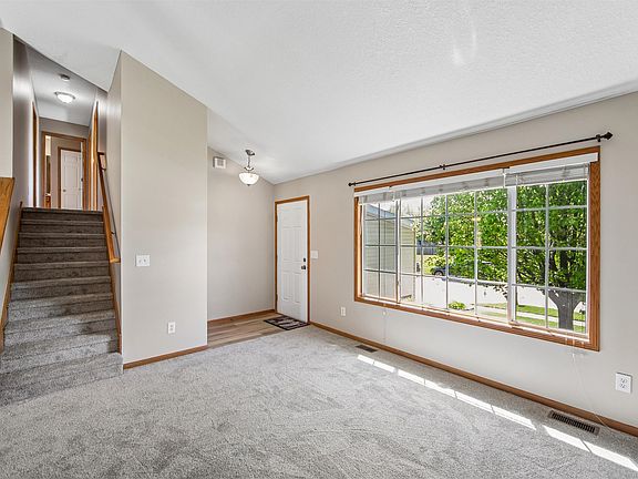 3rd image of 3005 SW Townpark Dr