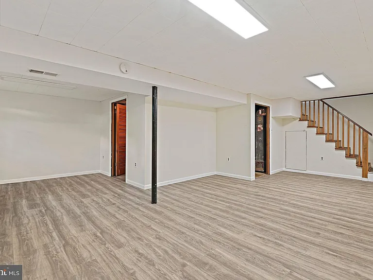 8701 Parliament Dr — Photo 33