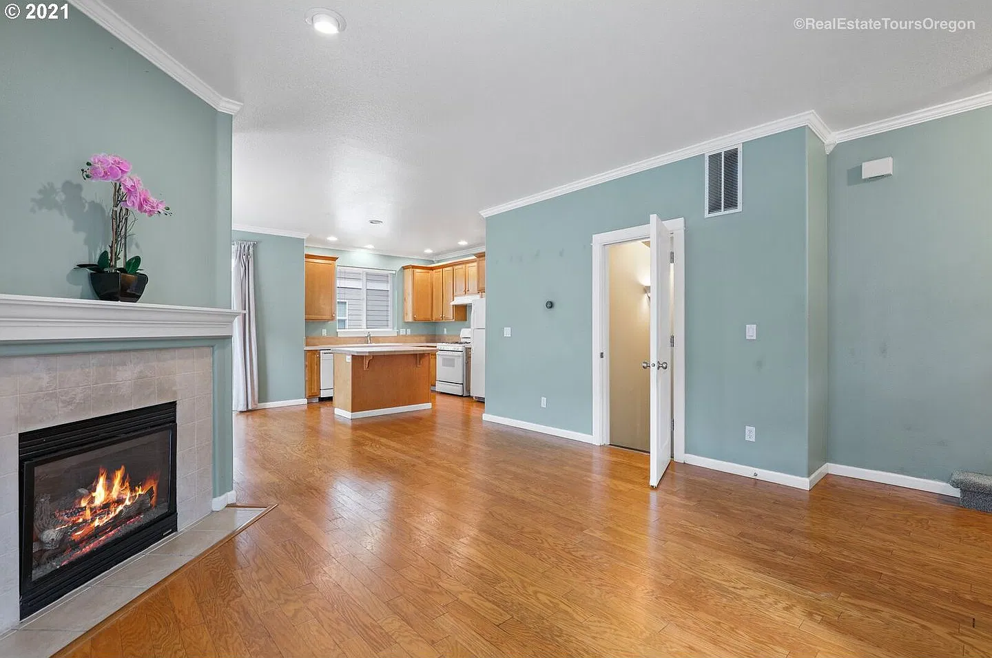 Stunning 3 Bedroom Merlo Station Townhouse in Beaverton — Photo 4