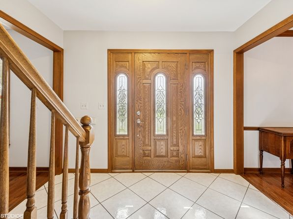 1210 Spring Hill Dr, Algonquin, IL 60102