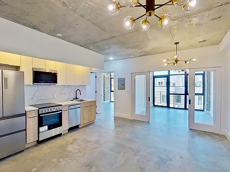 27 Montrose Ave #5T — Photo 15