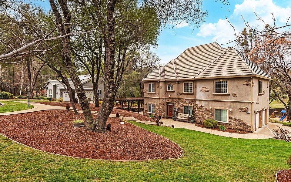 1st image of 2260 Fieldstone Dr