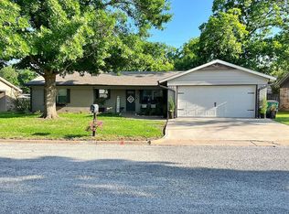 1115 W Edwards St, Olney, TX 76374