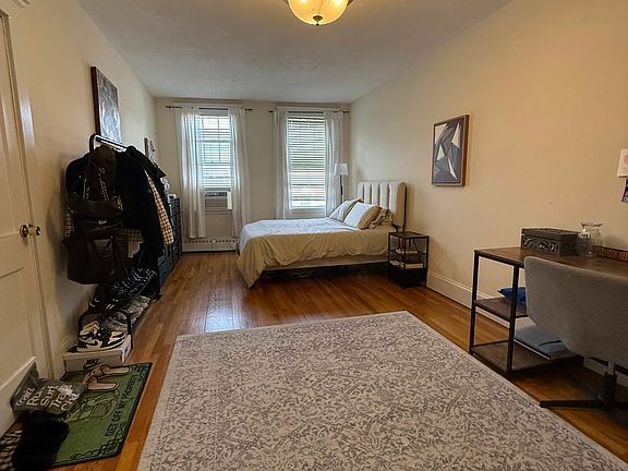 3rd image of 110 Lanark Rd APT 1