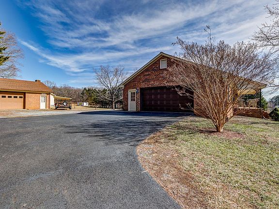 2nd image of 1094 Queen Ann Ct