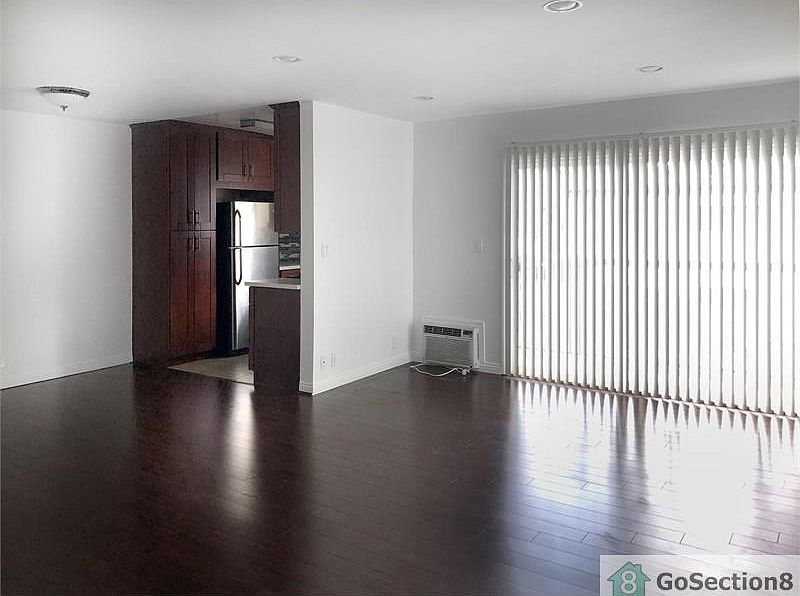 1st image of 1142 N Fuller Ave #9