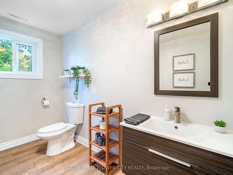 734 Mountain Rd — Photo 32