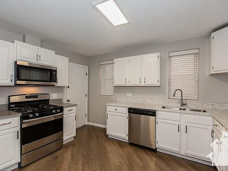 1036 N Honore St #1R — Photo 13