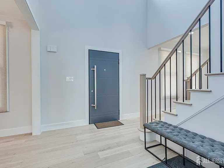 145 Center St — Photo 5
