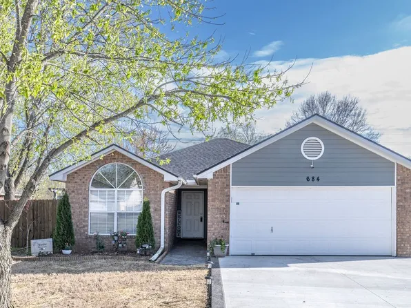 684 Robin Hood Ct, Springdale, AR 72764