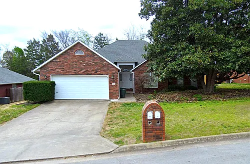 1826 N Glenbrook Pl Photo 1