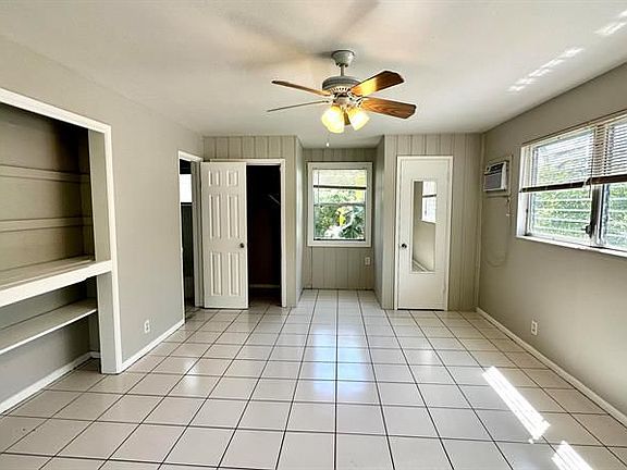 3rd image of 1021 NE 8th Ave APT 5