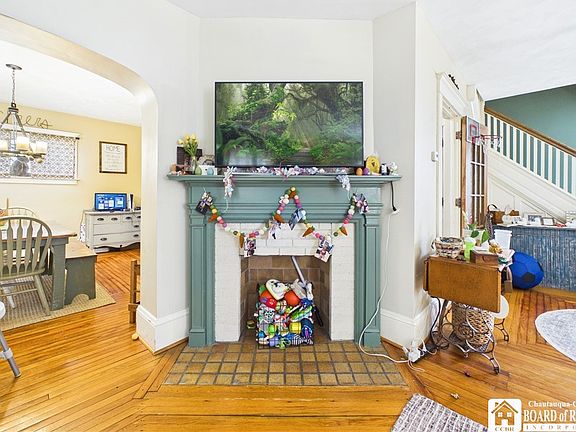 4th image of 706 W Henley St