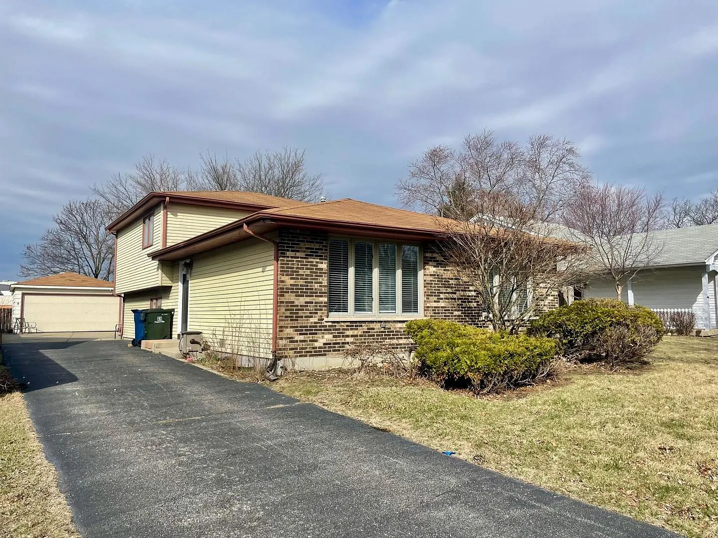 3 bed, 1995 sqft, $3,000 — Photo 1