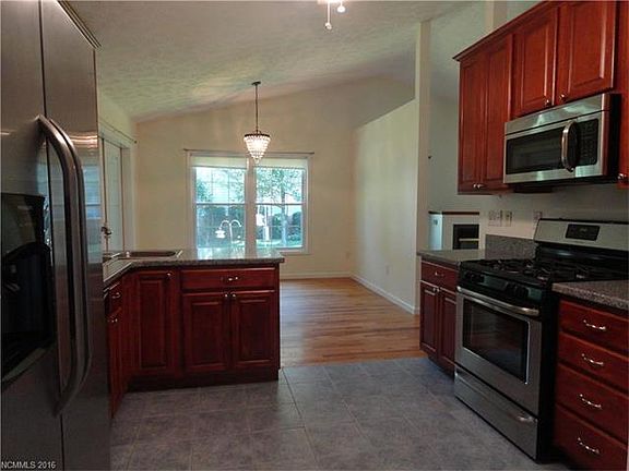 5th image of 57 Ashley Hill Ln