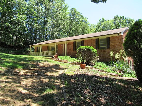 3rd image of 301 Cascade Dr