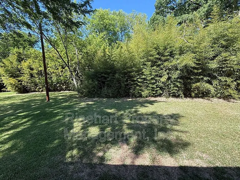 325 Walnut St — Photo 24