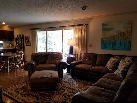 5th image of 19382 Oakwood Dr