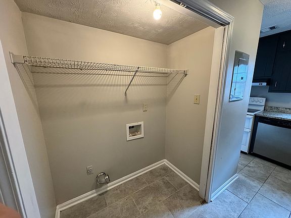 4th image of 2180B Kings Gate Cir SW