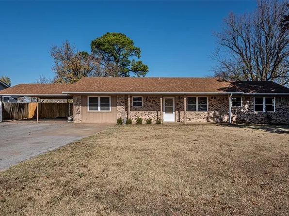 3414 Vine St, Chickasha, OK 73018