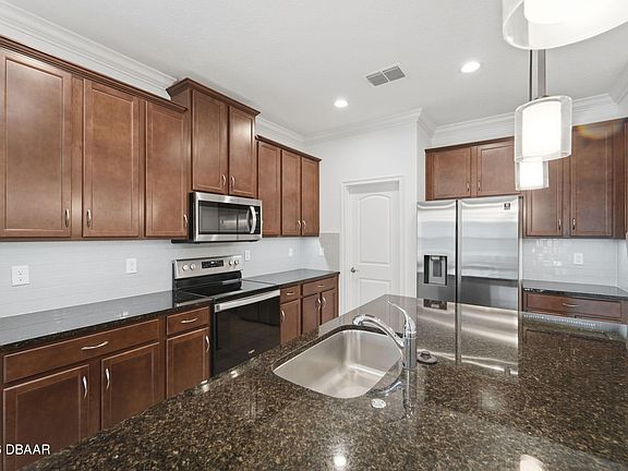 3rd image of 5576 Estero Loop