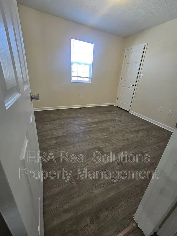 3 bed, 1.5 bath, $1,225 — Photo 4