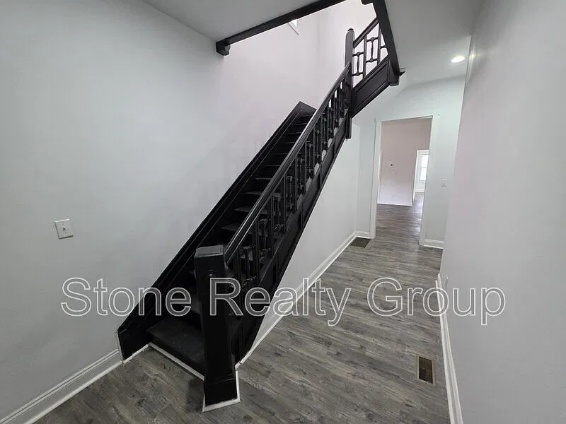 5 bed, 3.0 bath, $1,900 — Photo 3