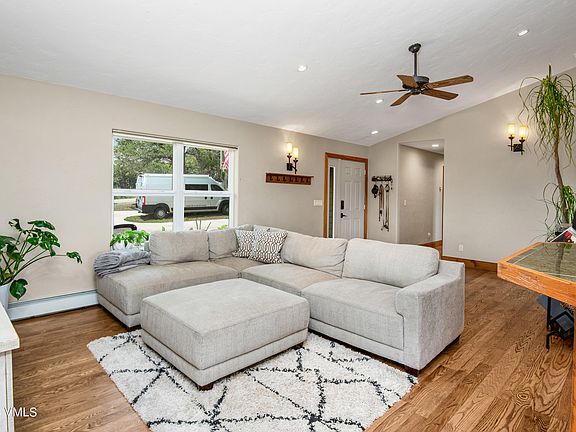 5th image of 686 Mesa Dr