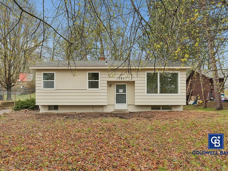 1444 Ames Ave E — Photo 1