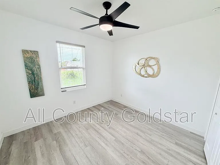 6049 Higgins Ln — Photo 9