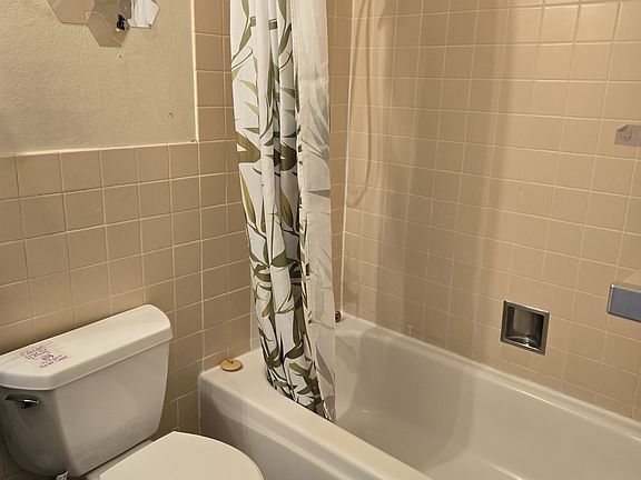 5th image of 772 Portola St