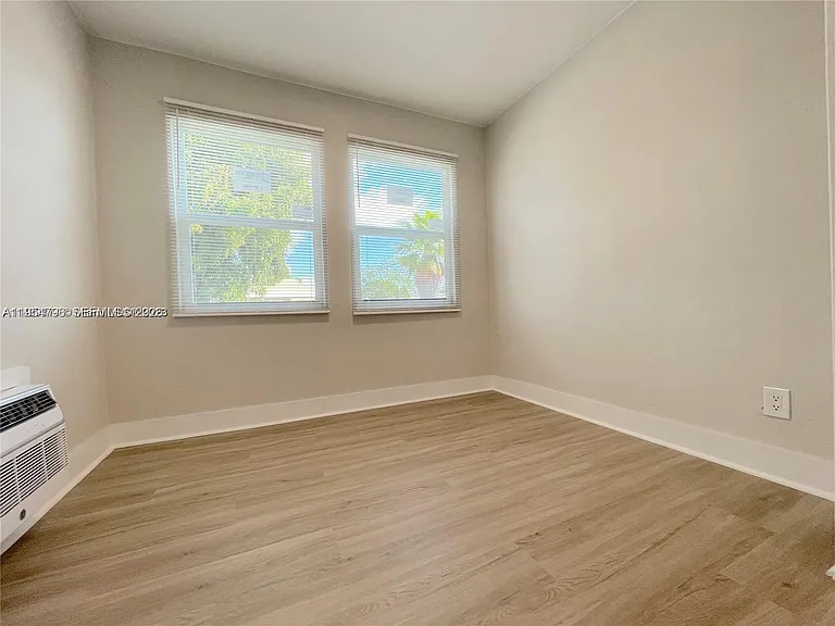 1836 Dewey St #2 — Photo 3