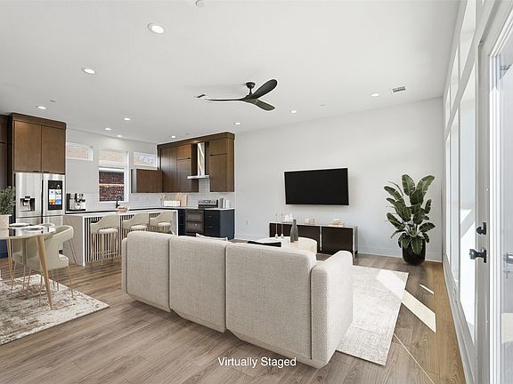 2nd image of 2202 N Carroll Ave #101